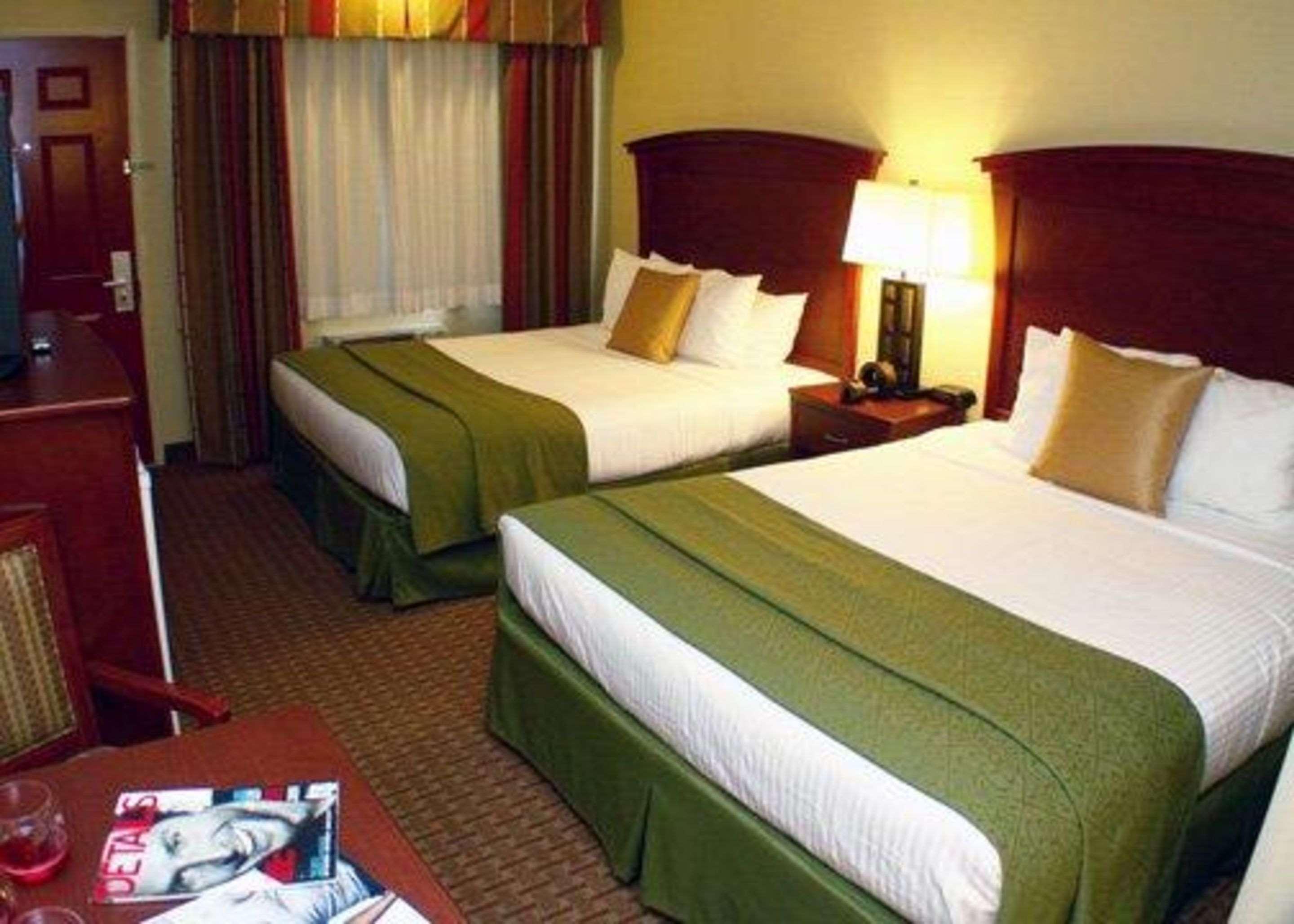 Quality Inn & Suites Santa Cruz Mountains Ben Lomond Exterior photo